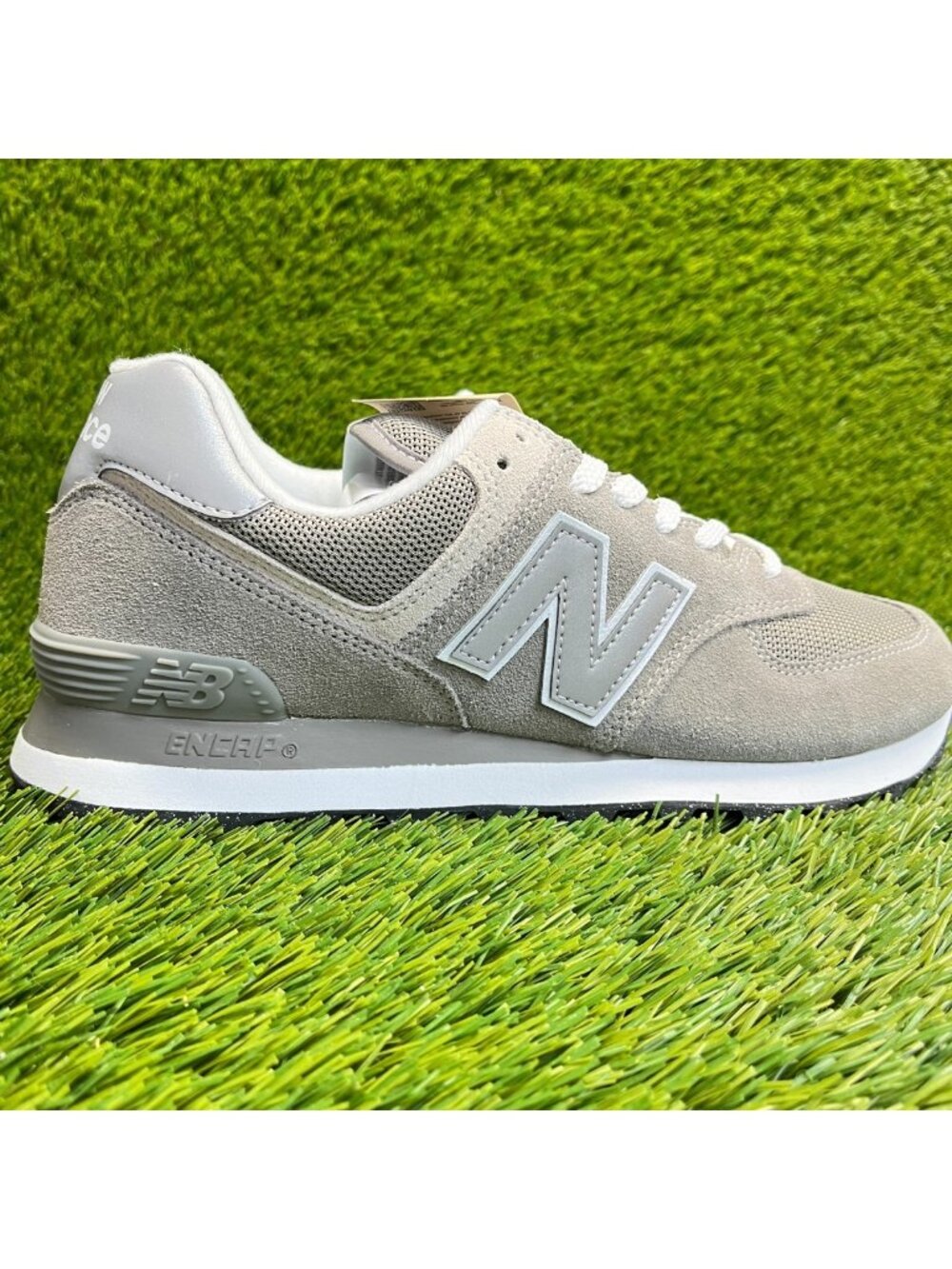 New Balance 574 Classic‎ Mens Size 8 Gray White Athletic Running Shoes Sneakers